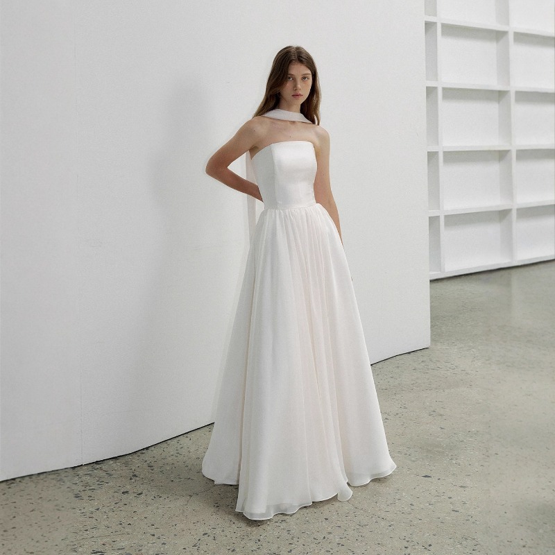 Minimally Designed Strapless W - Photography Lighting Basics のレビューと価格