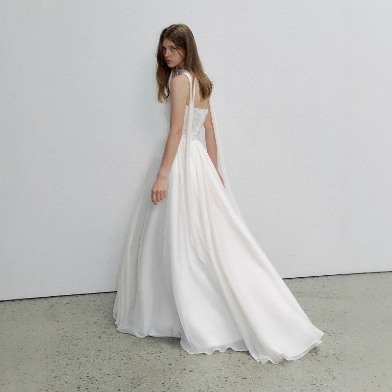 Minimally Designed Strapless W - Photography Lighting Basics のレビューと価格